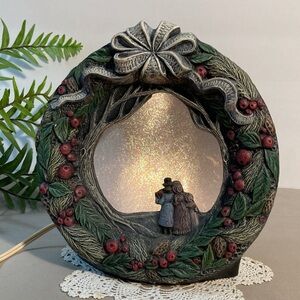 Vintage Ceramic Holiday Wreath Light With Bow And Berries